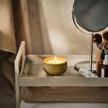IKEA PÄRLHÖNA Rose & Carnation Scented Candle in Yellow Ceramic Jar, 20-Hour Burn Time, Decorative Floral Fragrance Candle, Speckled Stoneware Container for Bedroom, Living Room & Home Décor