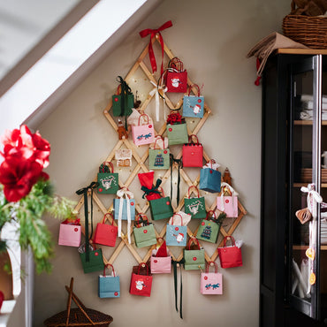 IKEA VINTERFINT Christmas Gift Bags, 25 Pack with Numbered Stickers, Mixed Festive Patterns, Small Paper Gift Bags for Advent Calendar, Christmas Treats, Party Favours & Holiday Gift Packaging, 10 × 10 cm
