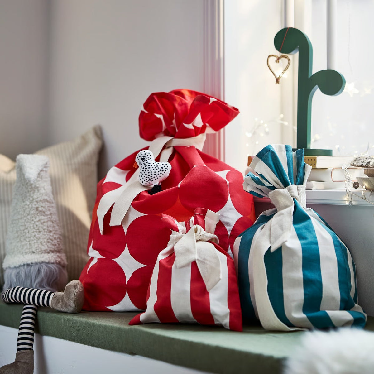 (3 Count) IKEA VINTERFINT Christmas Gift Bags, Mixed Colours & Festive Patterns, Decorative Holiday Gift Packaging Bags for Christmas Presents, Party Favours, Family & Friends