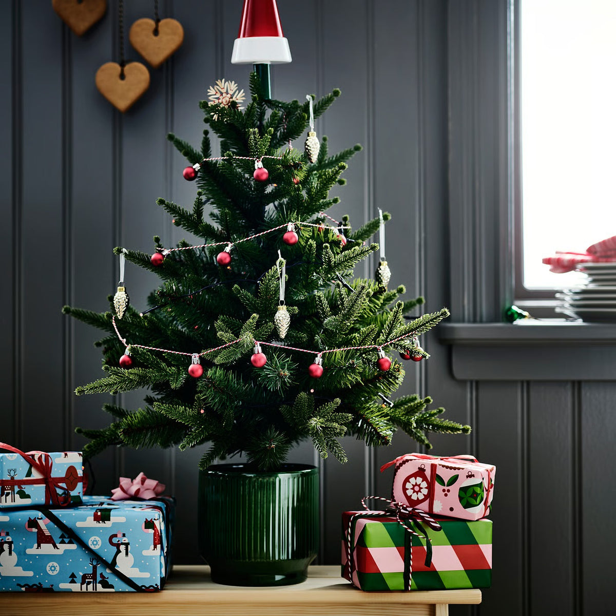(2 Pack) IKEA VINTERFINT Red Christmas Bauble Garland, 2.2 m (7.2 ft), Decorative Hanging Holiday Garland, Festive Christmas Tree, Fireplace Mantel, Window & Home Décor