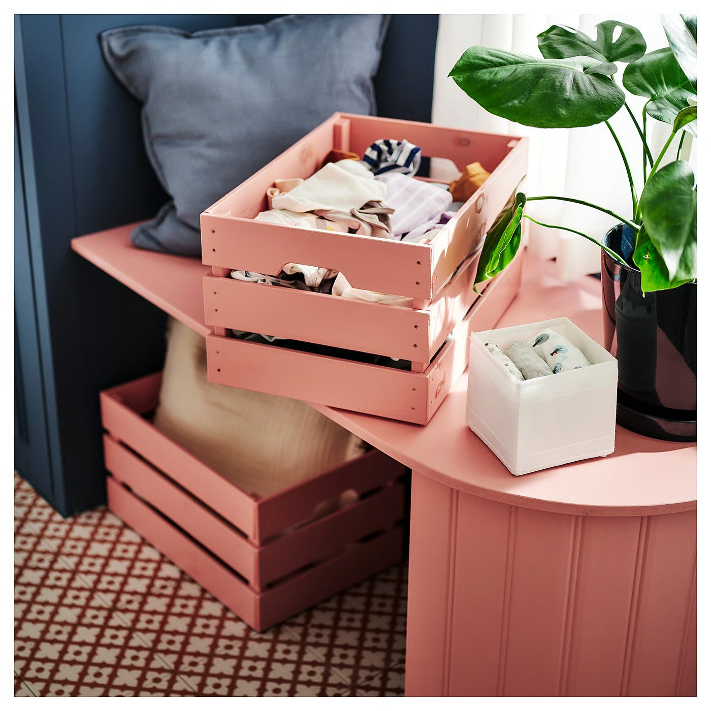 IKEA KNAGGLIG Box, pine, 46x31x25 cm (18x12 ¼x9 ¾ ")