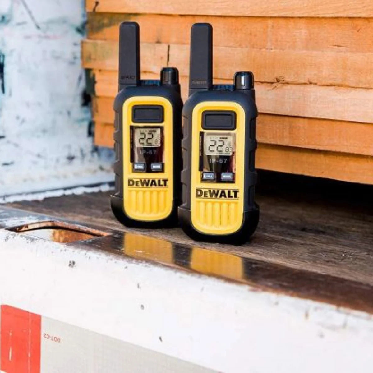 DeWALT DXFRS300 Two-Way Radios with Heavy Duty 6-Port Charger, 6-packDeWALT DXFRS300 Two-Way Radios with Heavy Duty 6-Port Charger, 6-pack