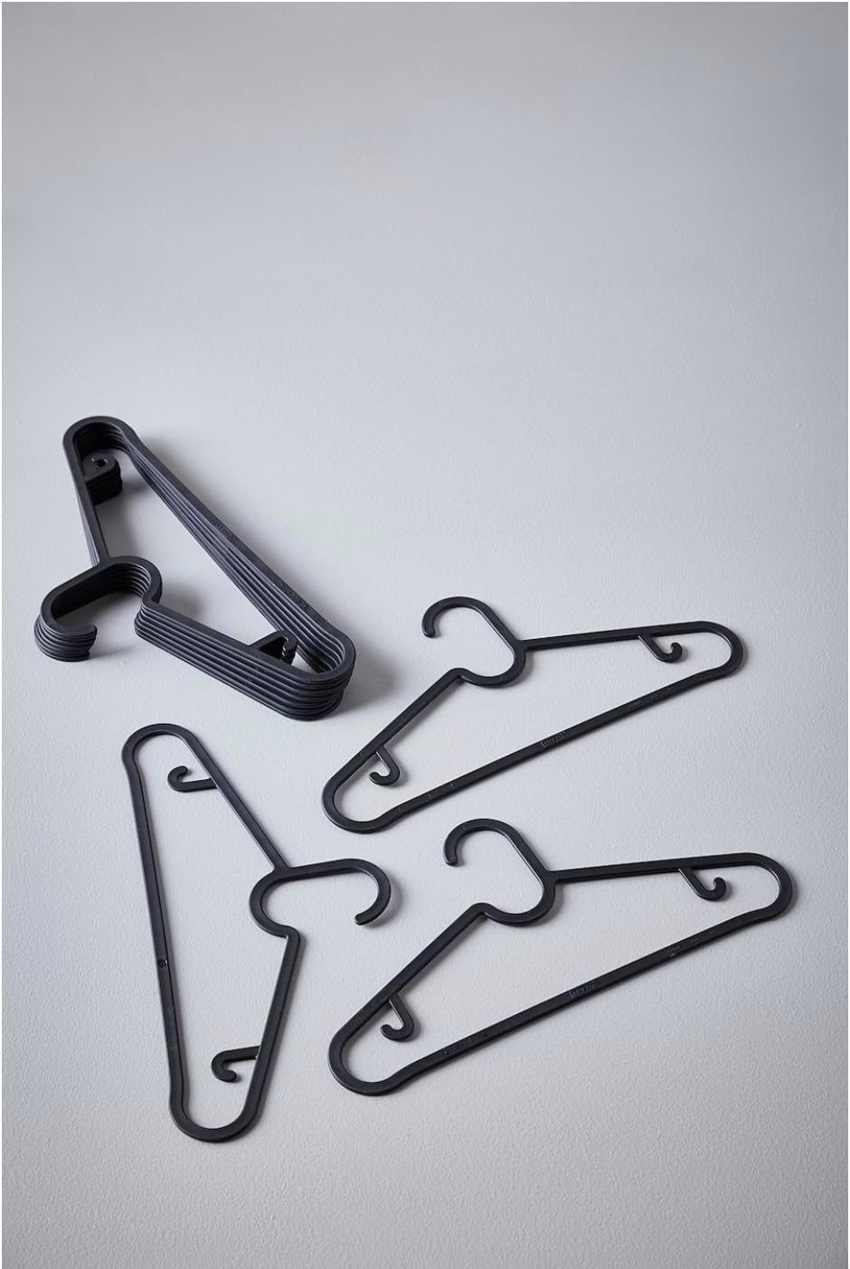 Lightweight Hangers Flexible Sturdy Black (20 Pack)