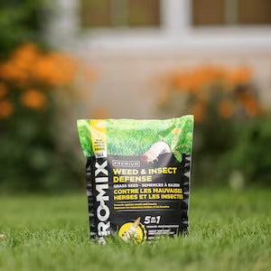 PRO-MIX Weed & Insect Defense Grass Seed, 5-in-1 Lawn Care Mix, 1.3 kg – Covers up to 180 m² for Thick, Healthy Lawn Growth