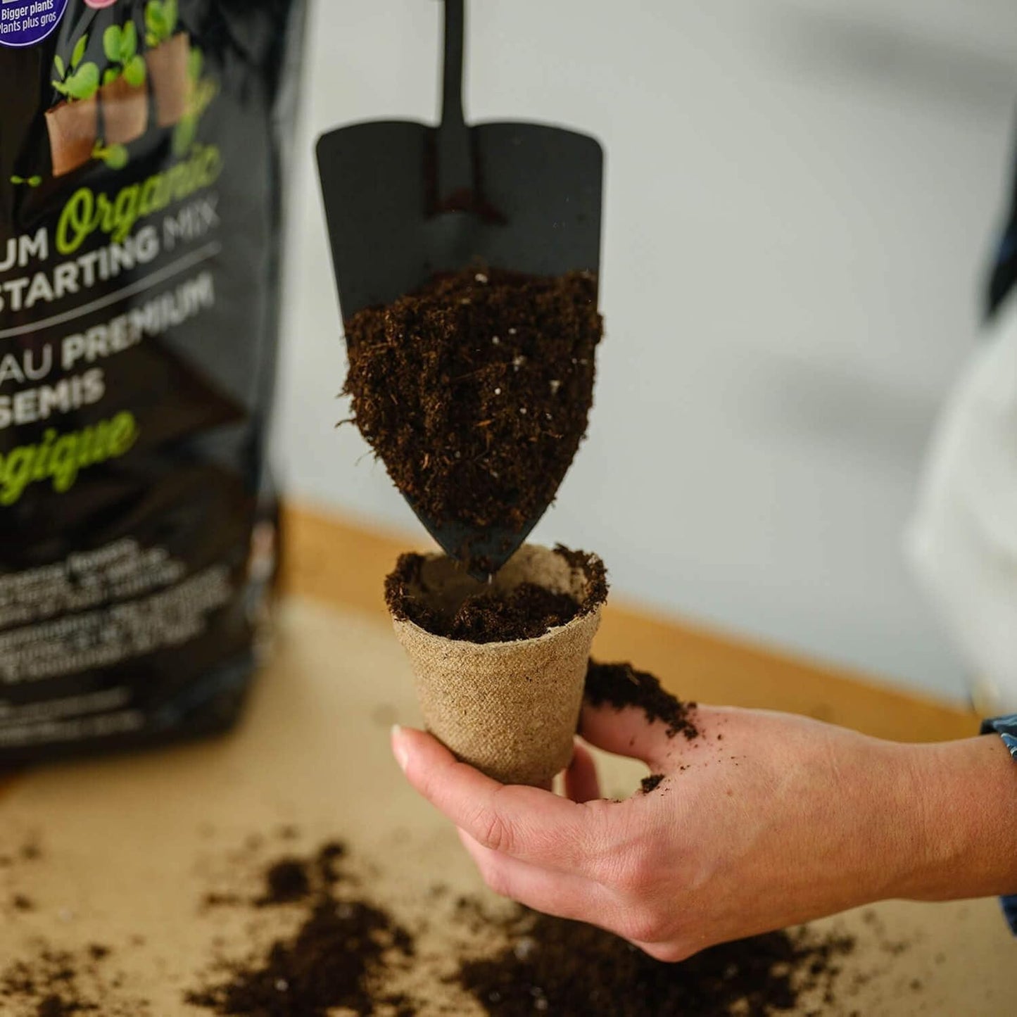 PRO-MIX Organic Seed Starting Potting Soil Mix, 9 L