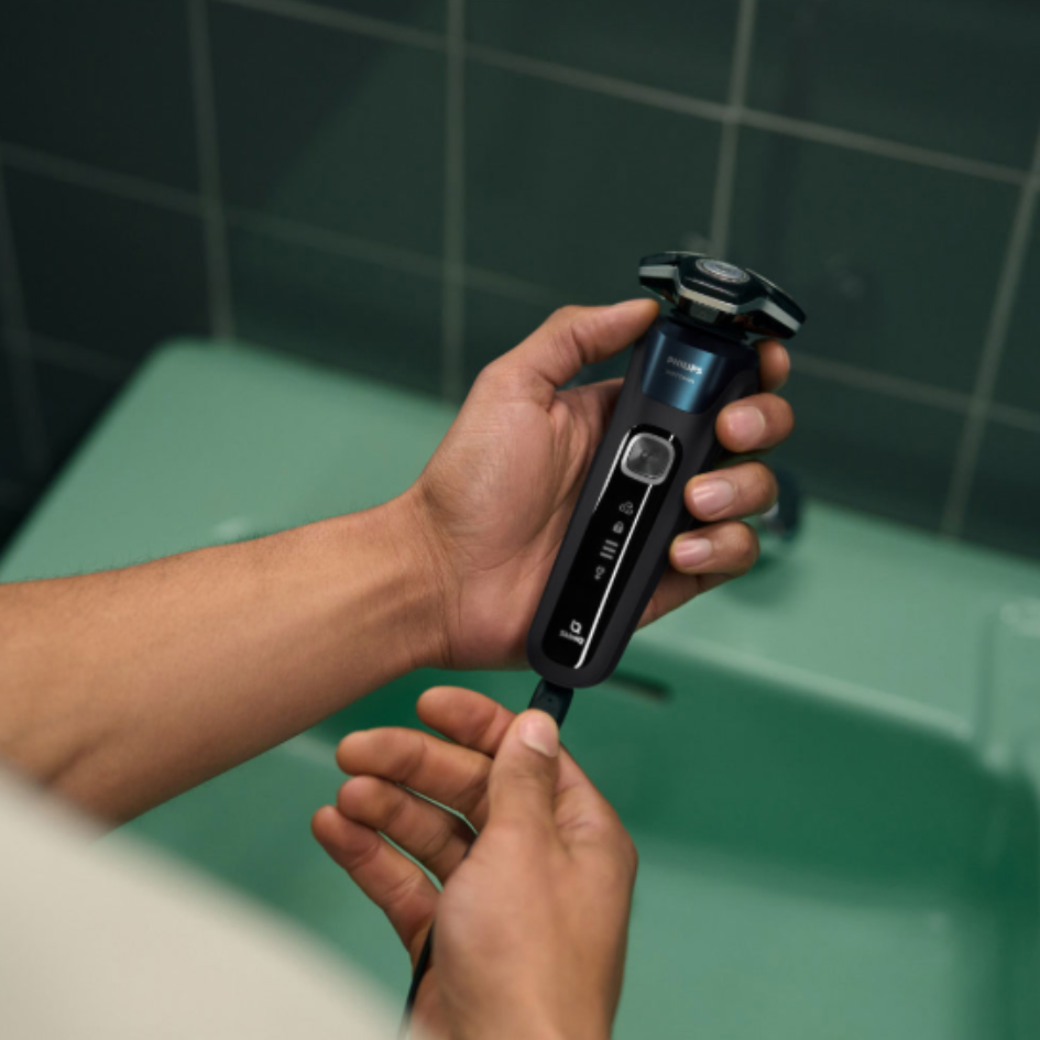 Philips Series 5000 Wet & Dry Electric Shaver (S5889/60) with Quick Clean Pod