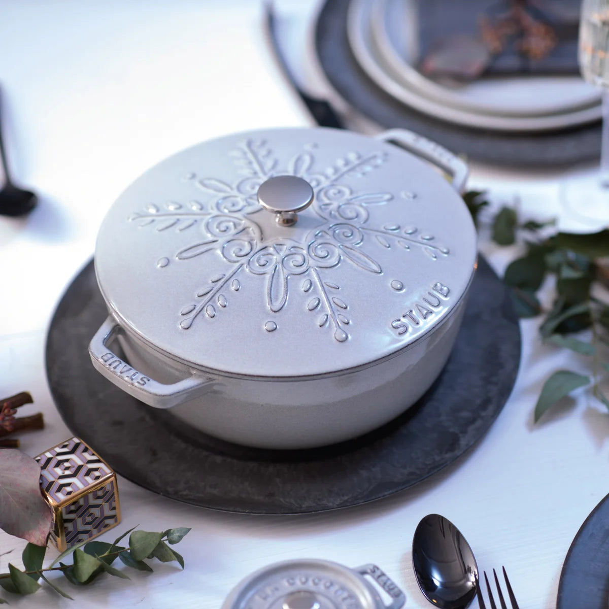 STAUB Winter Essential 3.75qt Oven with Snowflake Lid