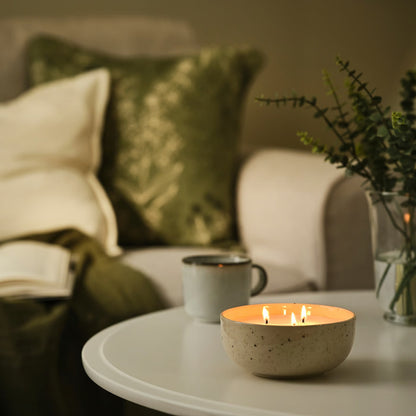 IKEA PÄRLHÖNA Rose &amp; Carnation Scented Candle in Ceramic Jar, 3-Wick Off-White Decorative Candle, 30-Hour Burn Time, Speckled Stoneware Container for Living Room, Bedroom &amp; Home Décor