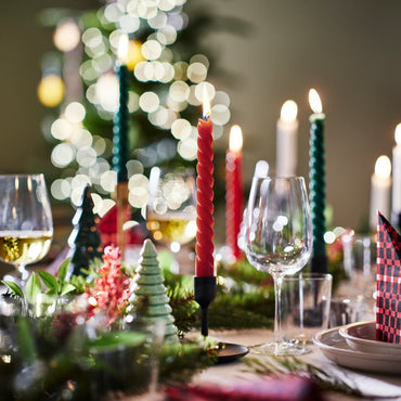 (8 Pack) IKEA VINTERFINT Twisted Taper Candles,Red & Green Unscented Christmas Dinner Candles, 25 cm (9¾ Inch), 5.5-Hour Burn Time Each, Festive Holiday Table Centrepiece & Home Décor