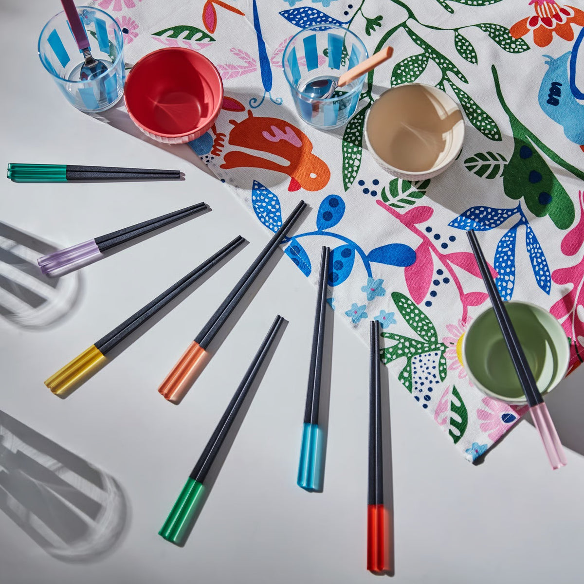 IKEA ÅRFENHAJ Chopsticks, 8 Pairs (16 Pieces), Multicolour Reusable Asian Dining Chopsticks Set, Non-Slip Square Design, Colourful Tips, Adult & Kids Chopsticks for Sushi, Noodles, Rice & Everyday Meals