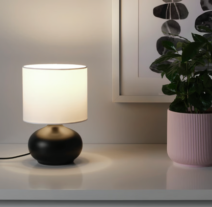 IKEA TVÄRFOT Modern Table Lamp, Black/White, 22 cm (9 "), Minimalist Bedside Nightstand Lamp with Fabric Shade & Stoneware Base, Decorative Ambient Lighting for Bedroom, Living Room, Desk & Small Spaces (Bulb Not Included)