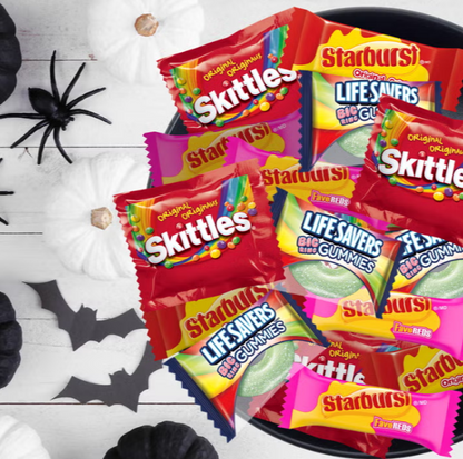 Skittles, Starburst & Life Savers Assorted Halloween Candy Variety Pack, 155 Individually Wrapped Treats, 1.71 kg