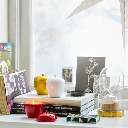 IKEA VINTERFINT Apple-Shaped Scented Candle with Lid, Red, Apple & Cinnamon Fragrance, 24-Hour Burning Time, 8 cm (3 ¼ ") Diameter, Decorative Candle in Reusable Container for Christmas, Holiday Décor, Home & Gifts